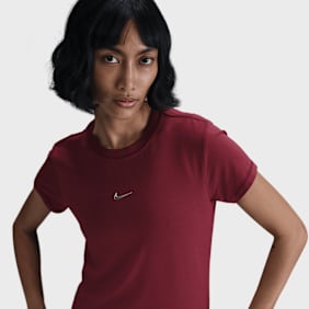 Nike   Sportswear Chill Knit Slim Cropped T-Shirt czerwony