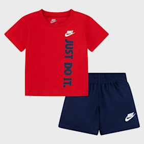 Nike   Graphic Tee and Shorts Set czerwony