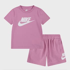 Nike Club Tee & Short Set lichtroze