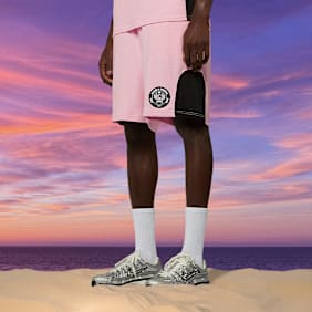 MCM x SNIPES Soccer Shorts lichtroze