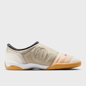 Nike   Total 90 beige
