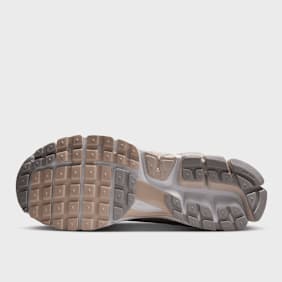 Nike   Zoom Vomero 5 bege