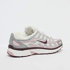 Nike   P-6000 silber