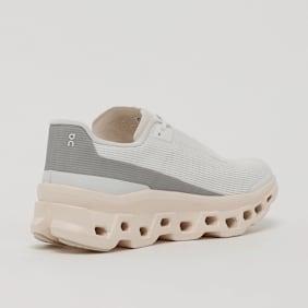 On Cloudmonster Void blanco