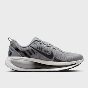 Nike   Vomero 18 grau