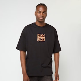 New Era Oversized Graphic Tee 2 zwart