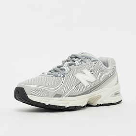 New Balance 740 prateado