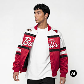 Mitchell & Ness NBA Chicago Bulls Team Color Head Coach Light Weight Satin Jacket rood