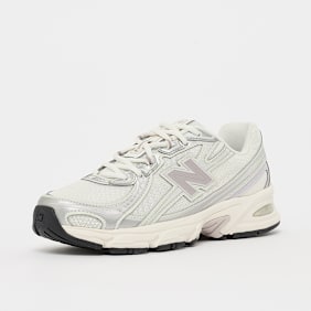 New Balance 740 plata