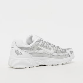 Nike   P-6000 (GS) silber