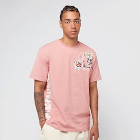 Smoke Rise Tapestry Graphic T-Shirt rood