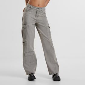 Urban Classics Ladies Loose Utility Denim Pants lighter dirty washed grijs