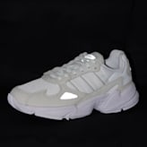 Compra adidas Falcon online en SNIPES