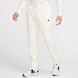 Nike Club French-Terry Jogger weiß 46541 1