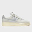 Nike   Air Force 1 07 LV8 blanc 16715 2