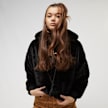 Karl Kani Metal Signature Fake Fur OS Crop Hoodie schwarz 13133 1