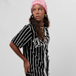 Karl Kani Woven Signature Old English Baseball Shirt schwarz 19213 1