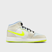 Jordan Air Jordan 1 Mid SE (GS) bijela 20866 2
