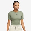 Nike Sportswear Essential Slim-Fit Crop T-Shirt rojo 27190 1