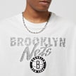 New Era Team Script Oversized Tee Brooklyn Nets bianco 23282 3