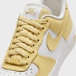 Nike WMNS Air Force 1 '07 gelb 28415 7