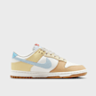 Nike WMNS Dunk Low Next Nature beige 28438 2