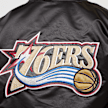 Mitchell & Ness NBA Lightweight Satin Bomber Philadelphia 76ers schwarz 28506 6