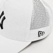 New Era 9Forty AF Trucker New York Yankees biały 28640 4