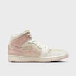 Jordan WMNS Air Jordan 1 Mid SE blanc 31131 2