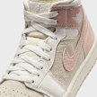 Jordan WMNS Air Jordan 1 Mid SE blanc 31131 7