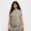 Nike   Sportswear Essential Woven Loose Cargo Vest grijs 29471 1