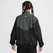 Nike Sportswear Breaking Windrunner Jacket schwarz 30120 2