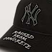 New Era 9Twenty Raised From Concrete Fabric Logo MLB New York Yankees schwarz 33071 4