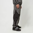 Capacité Logo Rubber Badge Colorblocked Trackpants grau 40616 4