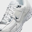 Nike WMNS Zoom Vomero 5 blanc 42697 7