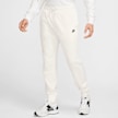 Nike   Club French-Terry Jogger biały 46541 1