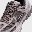 Nike   Zoom Vomero 5 (GS) siva 48455 7