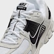 Nike   Zoom Vomero 5 branco 28738 7