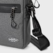 Eastpak The One Grau 32595 4