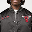 Mitchell & Ness Black Out Satin Jacket Chicago Bulls schwarz 92290 3