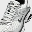 Nike   Air Max Moto 2K blanc 94736 7