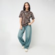 Karl Kani Small Signature Essential Pinstripe OS Tee braun 95878 4