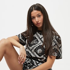 Karl Kani Small Signature Paisley OS Tee negro