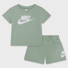 Nike   Club Tee & Shorts Set verde