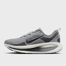 Nike   Vomero 18 gris