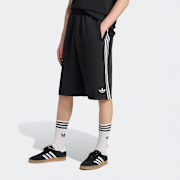 Selected, adidas Originals, Oversized 3-Streifen Short, black