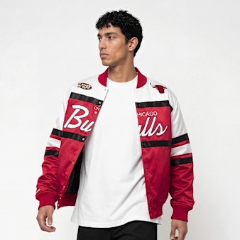 Mitchell & Ness, NBA Chicago Bulls Team Color Head Coach Light Weight Satin Jacket, red